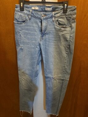 Vigoss Light Wash Distressed Cropped Women's Jeans